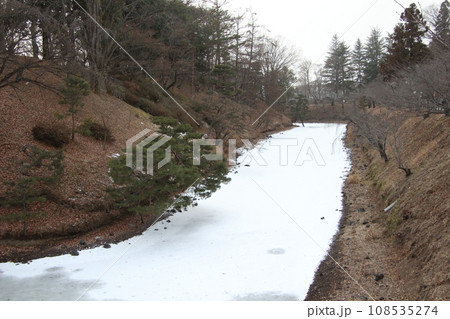 冬の上田城跡公園：隅おとし付近にて（長野県上田市） 108535274