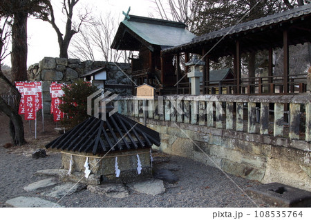 冬の上田城跡公園：眞田神社／真田井戸（長野県上田市） 108535764