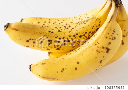 シュガースポットが出たバナナ　黒い斑点　茶色い斑点 108535931