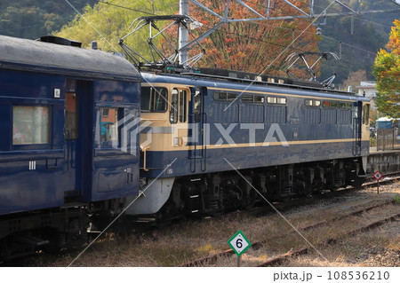 横川駅に停車中のEF65-501号機牽引のELぐんまよこかわ号_2022/10/28撮影 108536210