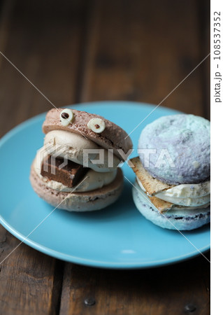 クリームチーズトゥンカロンとチョコトゥンカロン 108537352