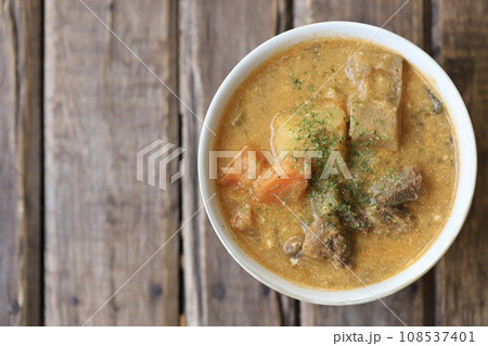 具材たっぷり牛すじ肉の豆乳トマトスープ 108537401