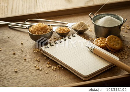 料理やレシピ、ダイエットノートのイメージ素材 108538192