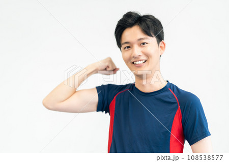 AI加工用 トレーニングをする若い男性 白バック AI加工用 トレーニングをする若い男性 白バック 108538577