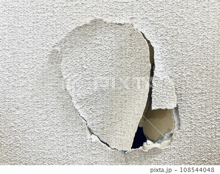 壁に開いた穴 108544048