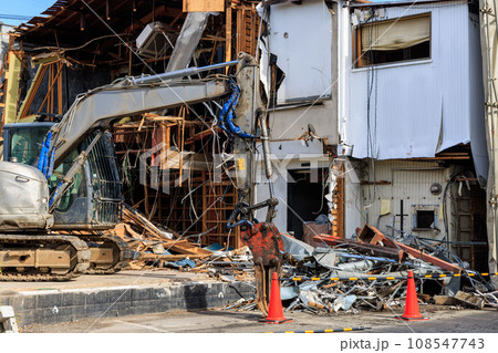 廃業した大型飲食店の解体工事 廃業した大型飲食店の解体工事 108547743