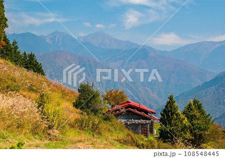 《長野県飯田市・南信州・遠山郷》日本のチロル「下栗の里」の秋 108548445