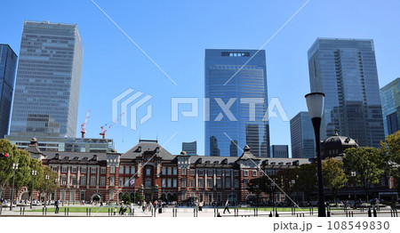 行幸通りから見た東京駅丸の内口と東京ミッドタウン八重洲（八重洲セントラルタワー） 108549830