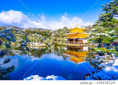 雪化粧した金閣寺 雪化粧した金閣寺 108550124