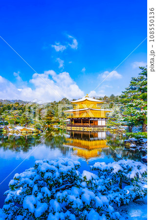 雪化粧した金閣寺 雪化粧した金閣寺 108550136