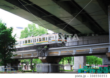通勤電車 108550353