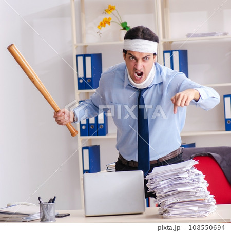 Young injured male employee working in the office Young injured male employee working in the office 108550694