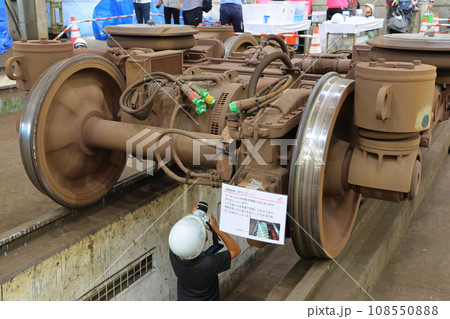 新京成サンクスフェスタ2023inくぬぎ山 車両基地 電車の車輪、空気ばね、駆動装置(ギヤユニット) 新京成サンクスフェスタ2023inくぬぎ山 車両基地 電車の車輪、空気ばね、駆動装置(ギヤユニット) 108550888