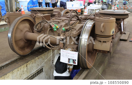 新京成サンクスフェスタ2023inくぬぎ山 車両基地 電車の車輪、空気ばね、駆動装置(ギヤユニット) 新京成サンクスフェスタ2023inくぬぎ山 車両基地 電車の車輪、空気ばね、駆動装置(ギヤユニット) 108550890