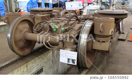 新京成サンクスフェスタ2023inくぬぎ山 車両基地 電車の車輪、空気ばね、駆動装置(ギヤユニット) 新京成サンクスフェスタ2023inくぬぎ山 車両基地 電車の車輪、空気ばね、駆動装置(ギヤユニット) 108550892