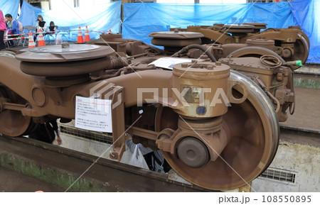 新京成サンクスフェスタ2023inくぬぎ山　車両基地　電車の車輪、空気ばね、駆動装置（ギヤユニット） 108550895