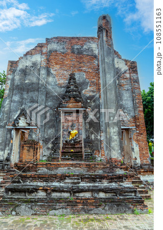 タイ国アユタヤの遺跡ワット・ボロム・プッターラーム 108551163