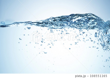 泡と波の合成素材 グラデーション背景 コピースペースあり 泡と波の合成素材 グラデーション背景 コピースペースあり 108551165