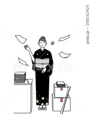 片付かない業務にうんざりする着物姿のシニア女性、お正月の初詣や結婚式などで 108552425