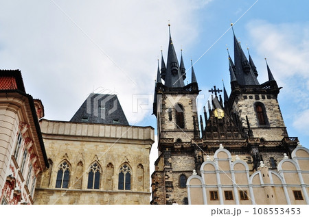 プラハ旧市街のティーン教会 108553453