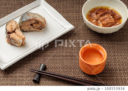 晩酌|鯖の水煮と牛肉の煮込と清酒 晩酌|鯖の水煮と牛肉の煮込と清酒 108553916