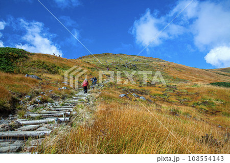 秋の月山 108554143