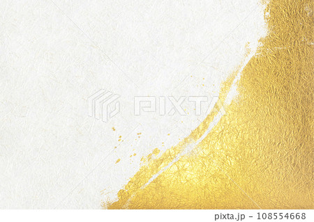 白色の和紙に金色の模様が描かれた和風背景素材 108554668