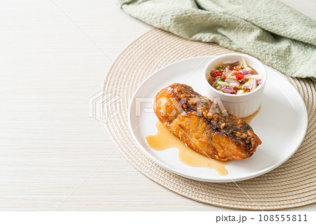 fried snapper fish with fish sauce and spicy salad 108555811