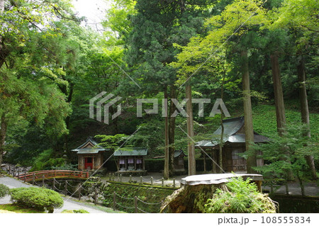 永平寺の永平寺川沿いに建つお堂 108555834