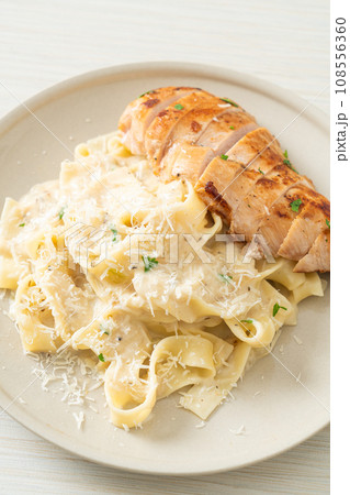 fettucine pasta white creamy sauce with grilled chicken fettucine pasta white creamy sauce with grilled chicken 108556360