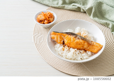 Grilled Salmon with Soy Sauce Rice Bowl 108556602
