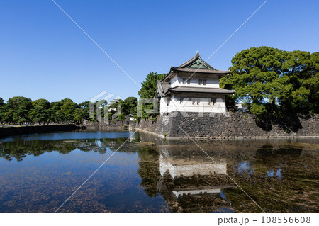 皇居東御苑 巽櫓と桔梗門　東京都千代田区 108556608
