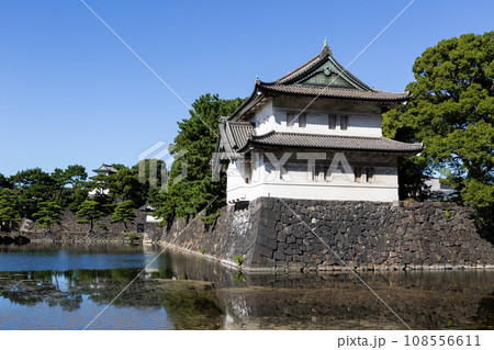 皇居東御苑 巽櫓と桔梗門　東京都千代田区 108556611