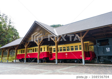 旧尾小屋鉄道の車両を保存するポッポ汽車展示館｜石川県小松市 108556704