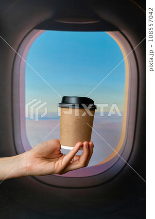 hand holding hot coffee in takeaway glass hand holding hot coffee in takeaway glass 108557042