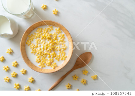 cereals with fresh milk 108557343