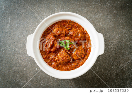 chicken tikka masala spicy curry meat food with roti or naan bread chicken tikka masala spicy curry meat food with roti or naan bread 108557389