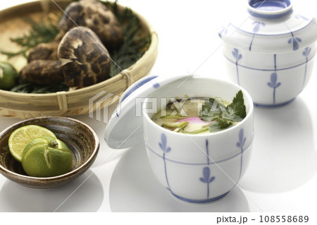 松茸の茶碗蒸し 108558689