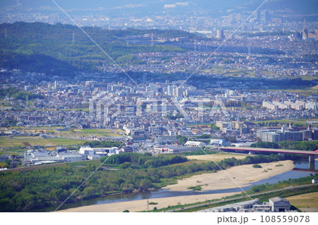 万灯呂山展望台から京田辺・枚方方面の望遠撮影 108559078