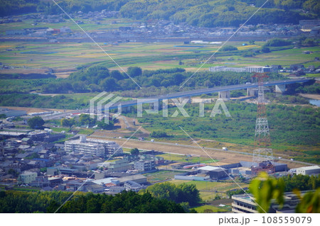 万灯呂山展望台から玉水橋を見下ろす 108559079