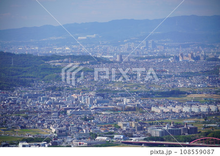 万灯呂山展望台から京田辺中心部と枚方方面 万灯呂山展望台から京田辺中心部と枚方方面 108559087