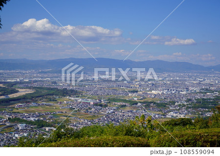 万灯呂山展望台から石清水八幡宮方面を望むパノラマ 万灯呂山展望台から石清水八幡宮方面を望むパノラマ 108559094