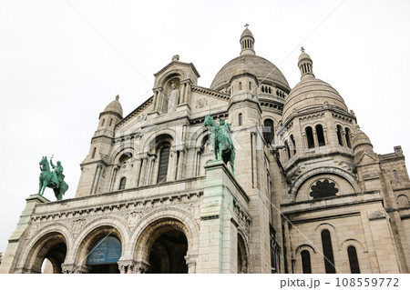 フランス パリの名所　サクレ・クール寺院 108559772