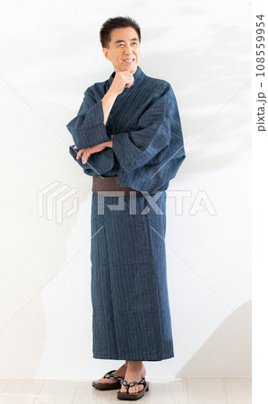 和服を着たシニア男性 和服を着たシニア男性 108559954