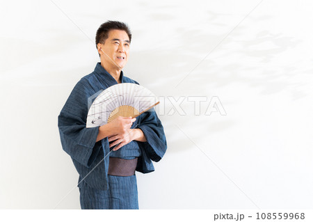 和服を着たシニア男性 和服を着たシニア男性 108559968
