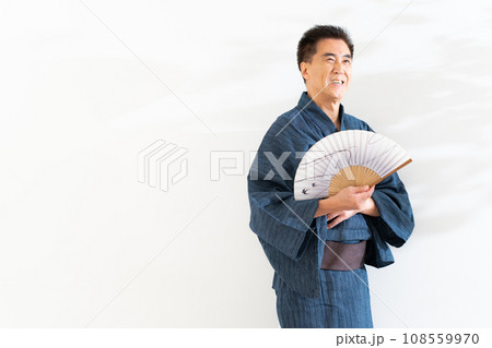 和服を着たシニア男性 和服を着たシニア男性 108559970