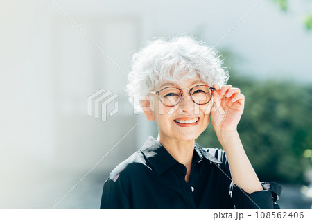シニアの女性のビューティ 108562406