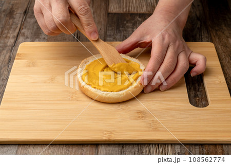 ハンバーガ作り 108562774