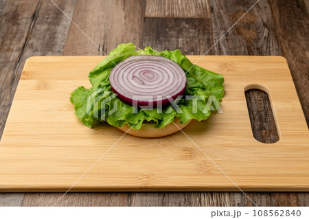 ハンバーガ作り 108562840