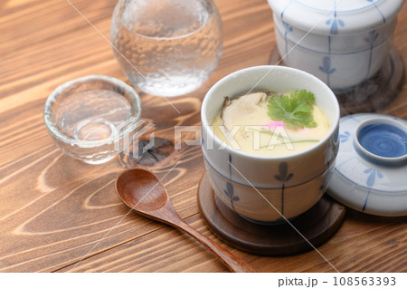 松茸の茶碗蒸し 松茸の茶碗蒸し 108563393
